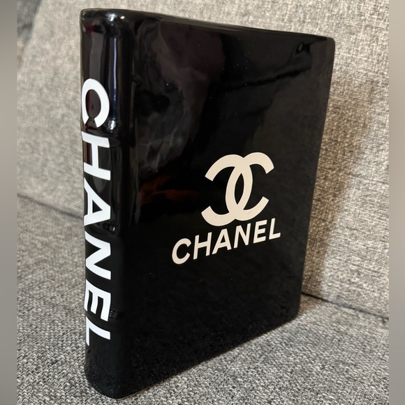 CHANEL Glossy Black Ceramic Flower Vase - Picture 5 of 10